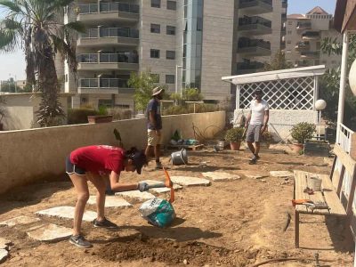 גינה אקולוגית שהוקמה על ידי נבטבע